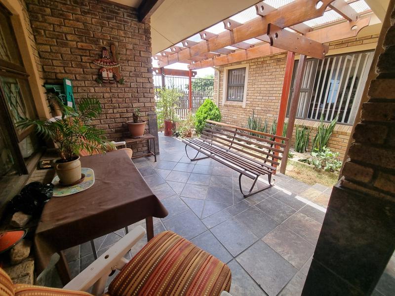 5 Bedroom Property for Sale in Reebok Western Cape